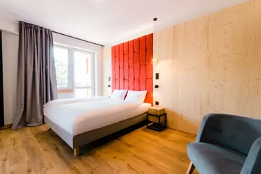 Večerní procházka v Zálesí Mazury — osvětlené uličky